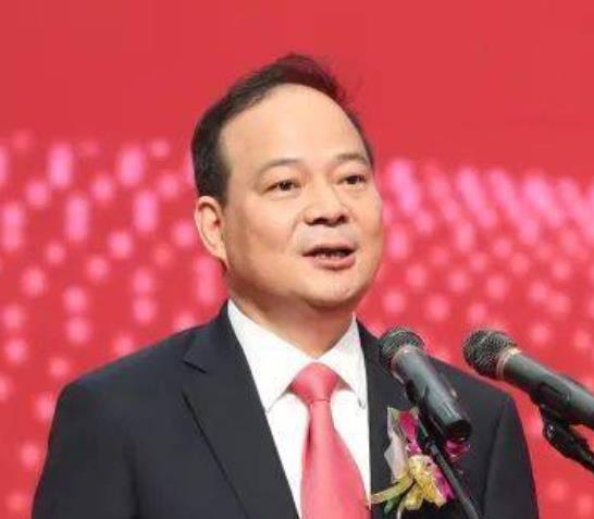 曾毓群