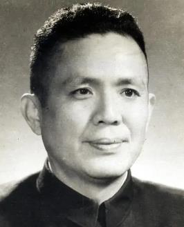 何伟