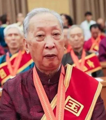 伍炳彩