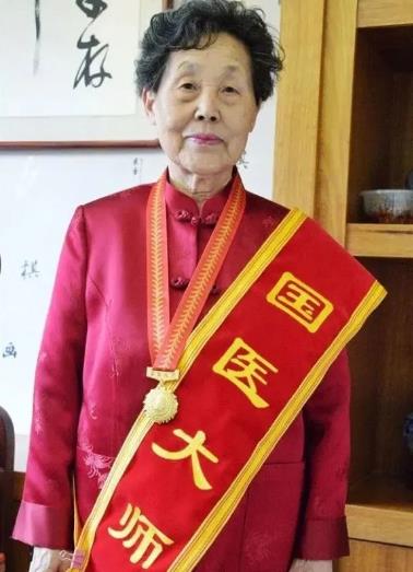 何成瑶