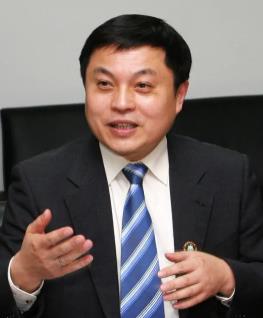 胡海岩