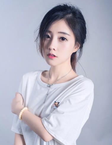 冯提莫真名冯亚男